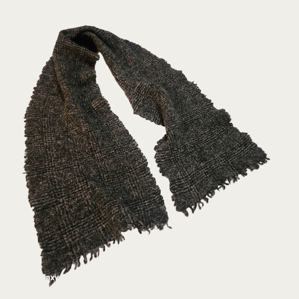 Made In Italy Black and White Knit Scarf, EUC - Picture 10 of 11